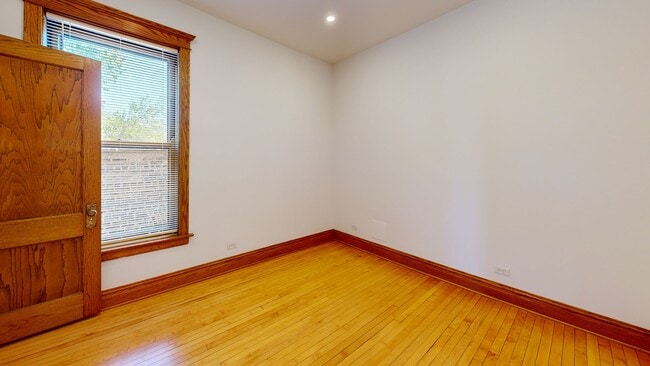 Building Photo - 1742 W Addison St