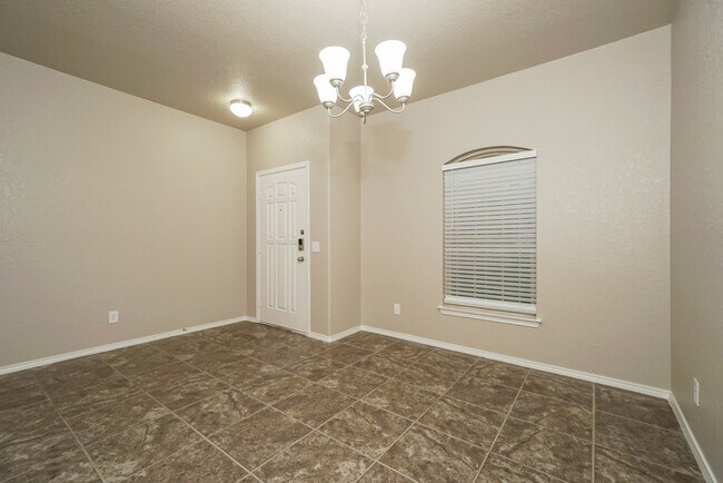 Building Photo - Spacious 3-Bedroom Brick Home