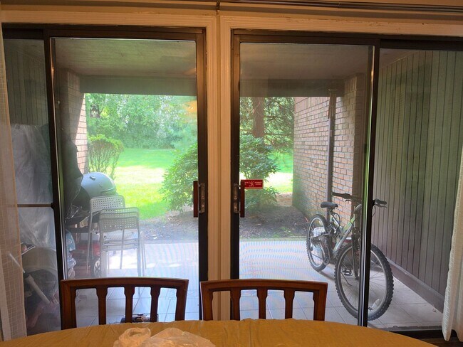 Building Photo - 384 Willowbrook Dr