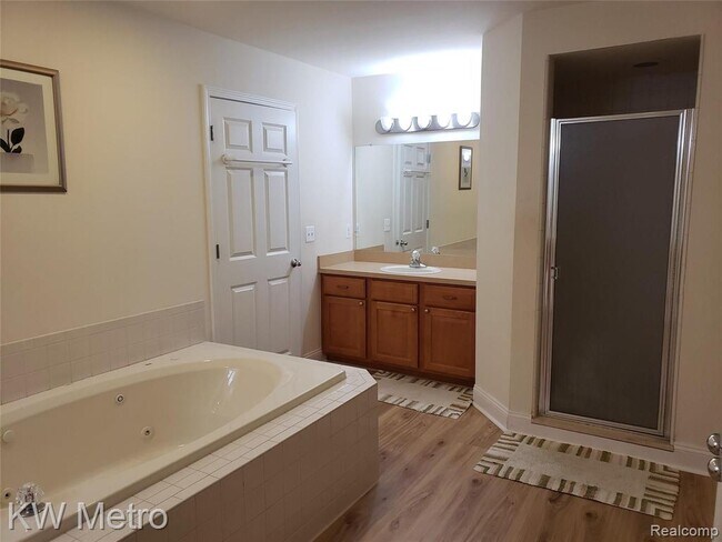 Building Photo - 1227 Letica Dr