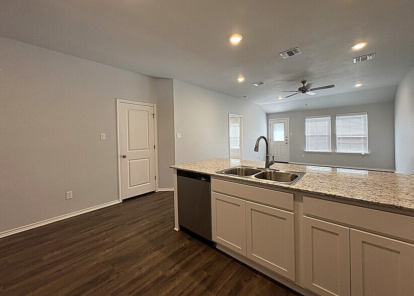 Building Photo - 1202 Lexington Dr