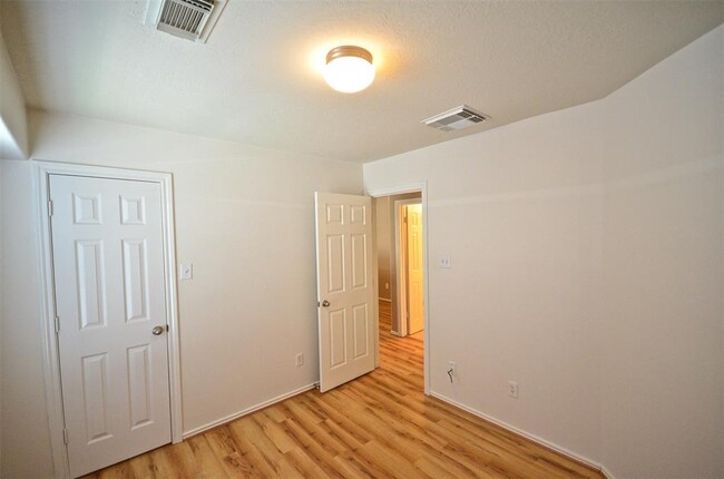 Building Photo - 5614 Redgrove Ln