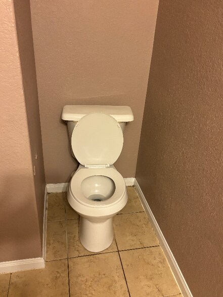 Building Photo - 4606 Le Villas