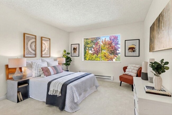 Building Photo - Modern 2-Bedroom Condo with Pool and Koi Pond Views