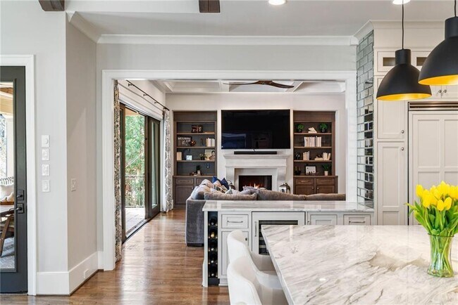 Building Photo - 5265 Peachtree Dunwoody Rd NE