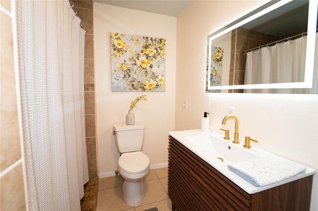Building Photo - 5215 Overbrook Dr