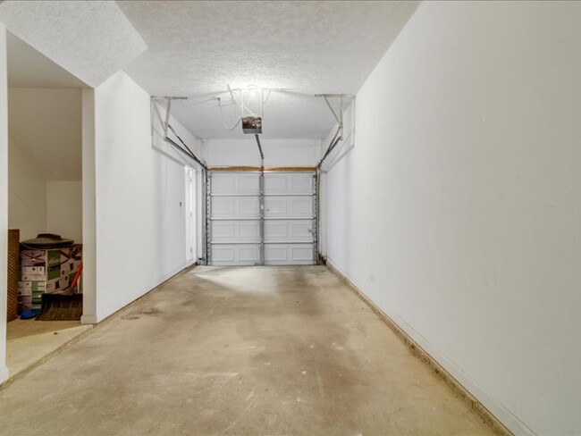 Integral Garage with storage - 534 Eagle Pointe Dr