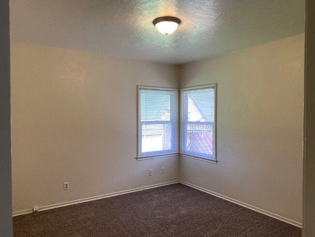 Building Photo - Charming 2-Bedroom, 1-Bath Home with Modern Updates on a Spacious Lot