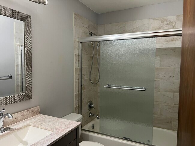 Building Photo - 2108 Selma Dr