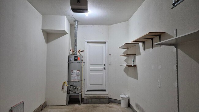 Building Photo - 3 Bedroom 2.5 Bath Town-Home in Gresham ne...