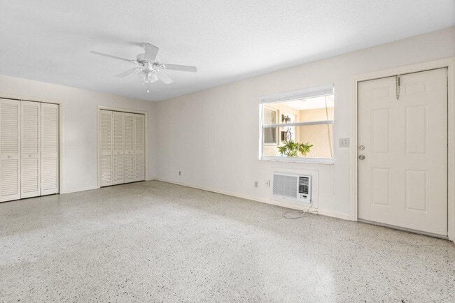 Building Photo - 751 Hummingbird Way