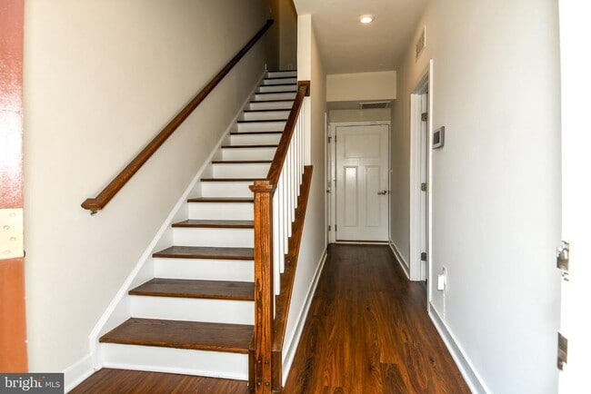 Building Photo - 4917 Crest View Dr
