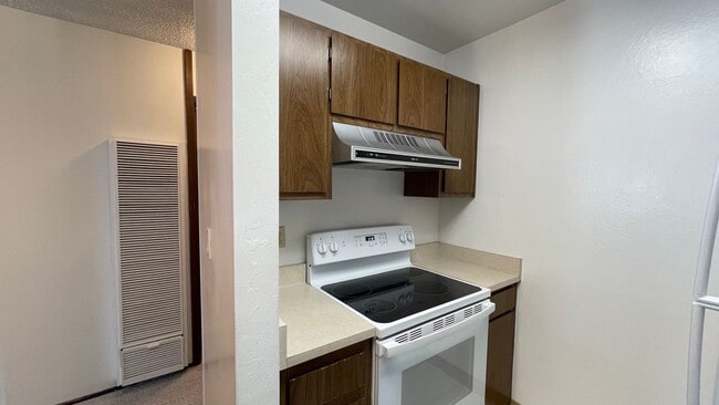 Building Photo - Walnut Creek! 1 bedroom 1 bath  excellent location walk to Bart & Bay Club, minutes to Downtown!