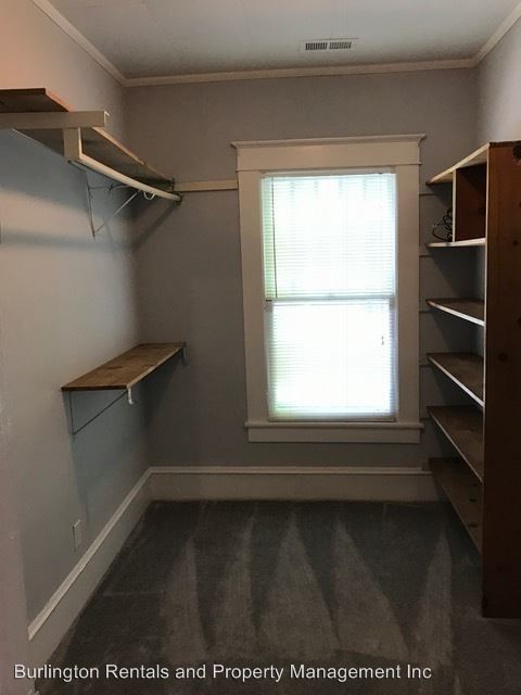 Building Photo - 515 E Davis St