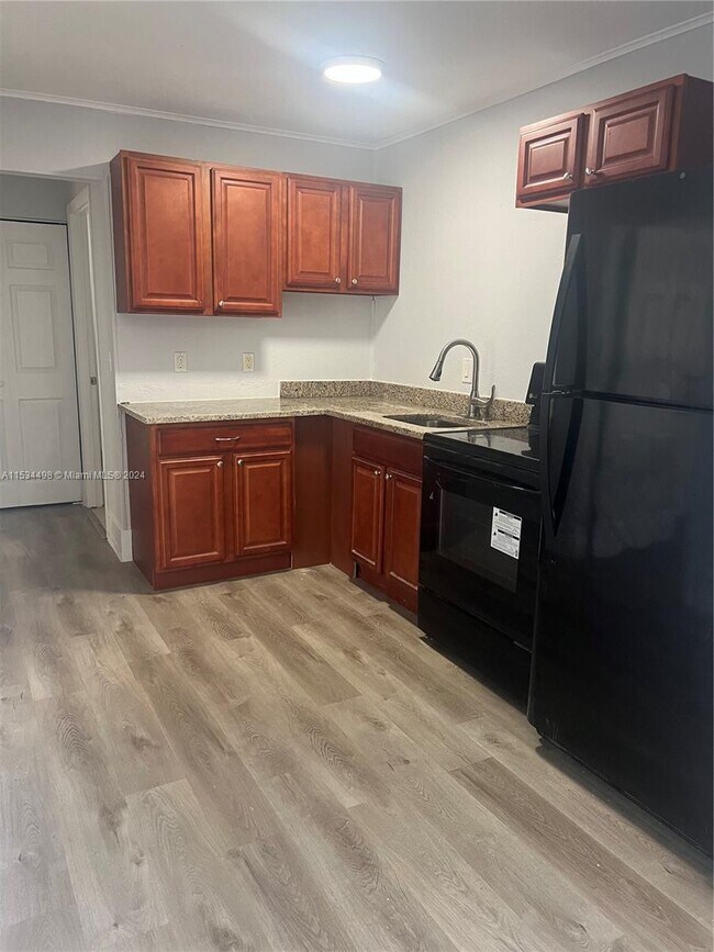 Building Photo - 754 Date Palm Dr