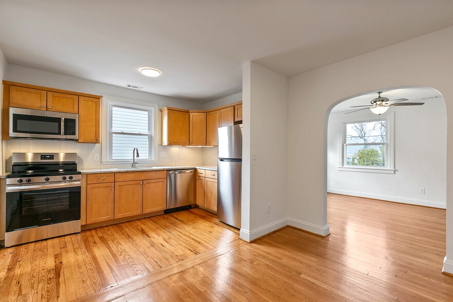 Building Photo - 2629 Dellrose Ave