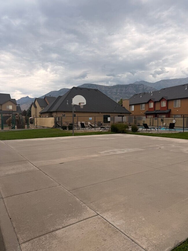 Building Photo - 371 S 790 W