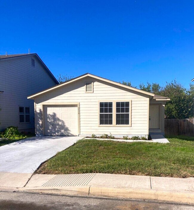 Building Photo - Spacious open concept ranch