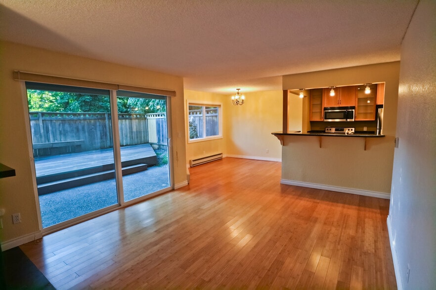 Building Photo - 725 9th Ave S