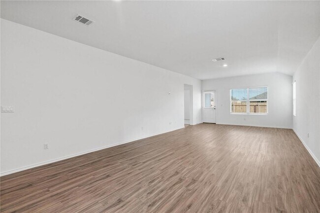 Building Photo - 245 Salt Springs Rd