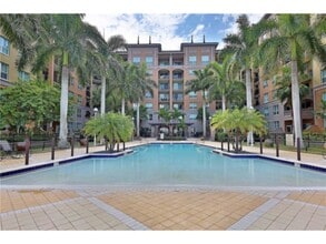 Building Photo - ANNUAL RENTAL - Downtown Fort Myers  Luxur...
