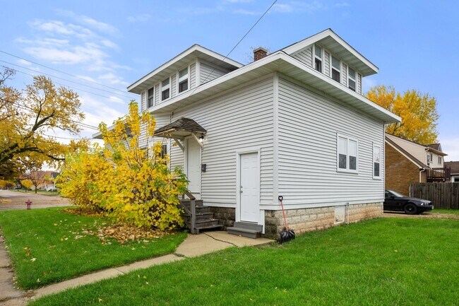 Building Photo - 420 Appleton St