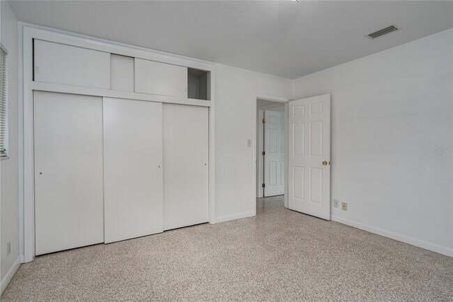 Building Photo - 1225 Casabella Dr