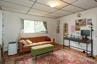 Building Photo - 16 Summit Ave