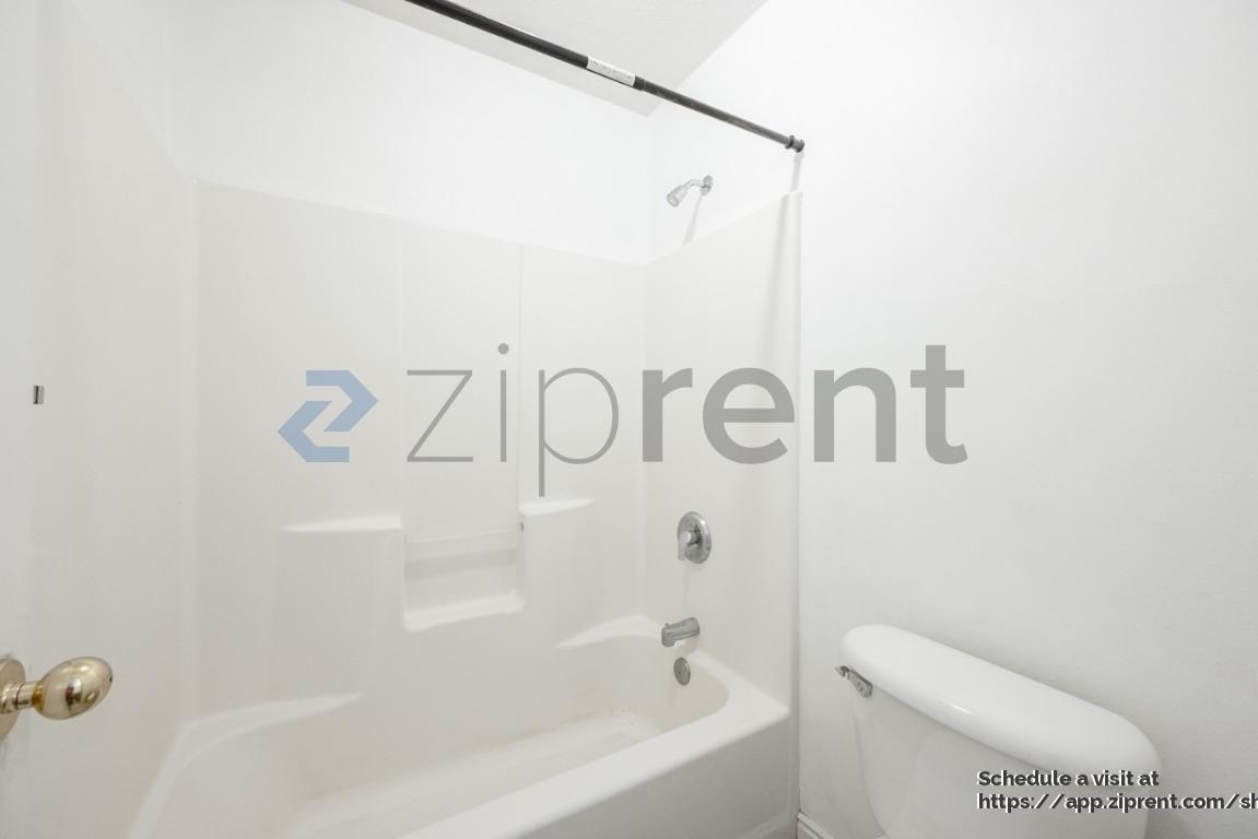 Building Photo - 320 E 200 N