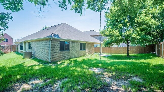 Building Photo - 912 Tara Dr