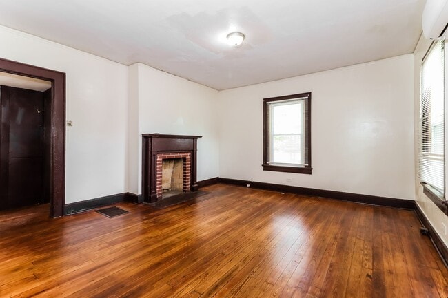 Building Photo - 106 W Tinsley St