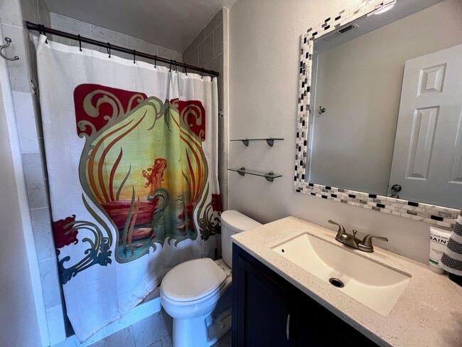 Building Photo - Come see this gorgeous townhouse in the desirable Ocean Lakes community!