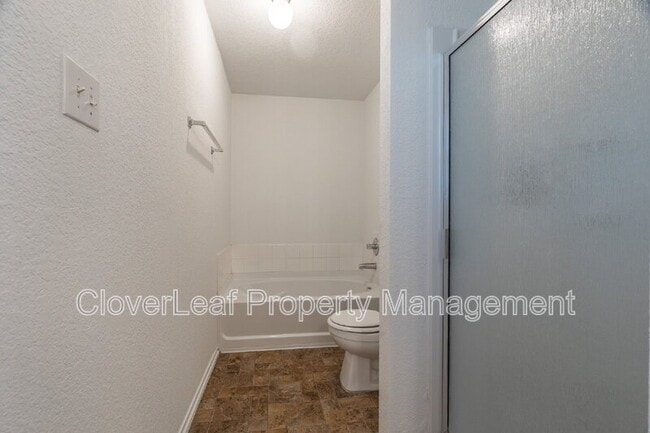 Building Photo - 446 S Water Ln