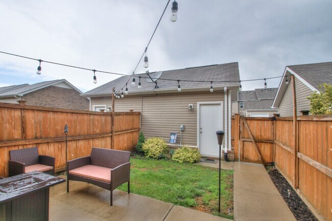 Building Photo - 1215 Riverbrook Dr
