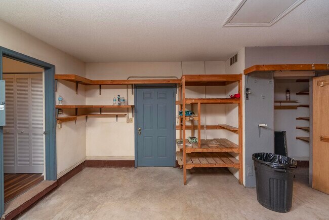 Building Photo - 1232 S Winterhawk Dr