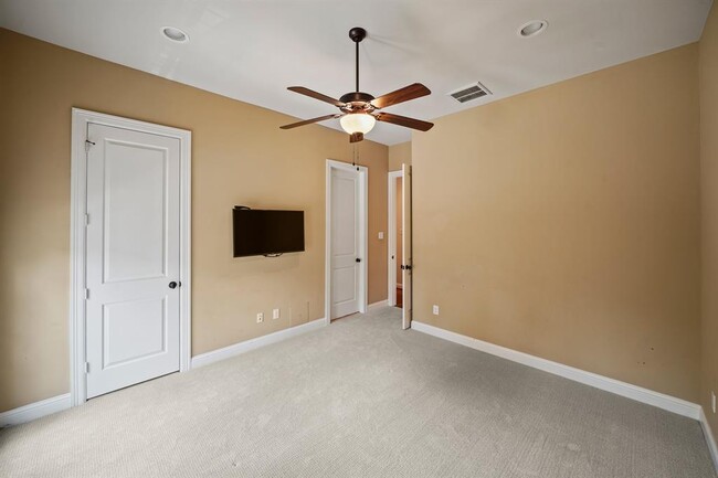 Building Photo - 124 Detering St