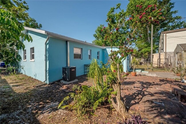 Building Photo - 3811 44th Ave N