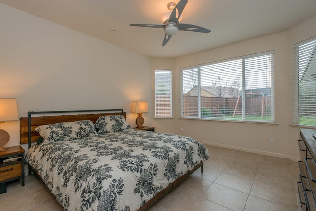 Building Photo - Pristine Harlan Ranch Home