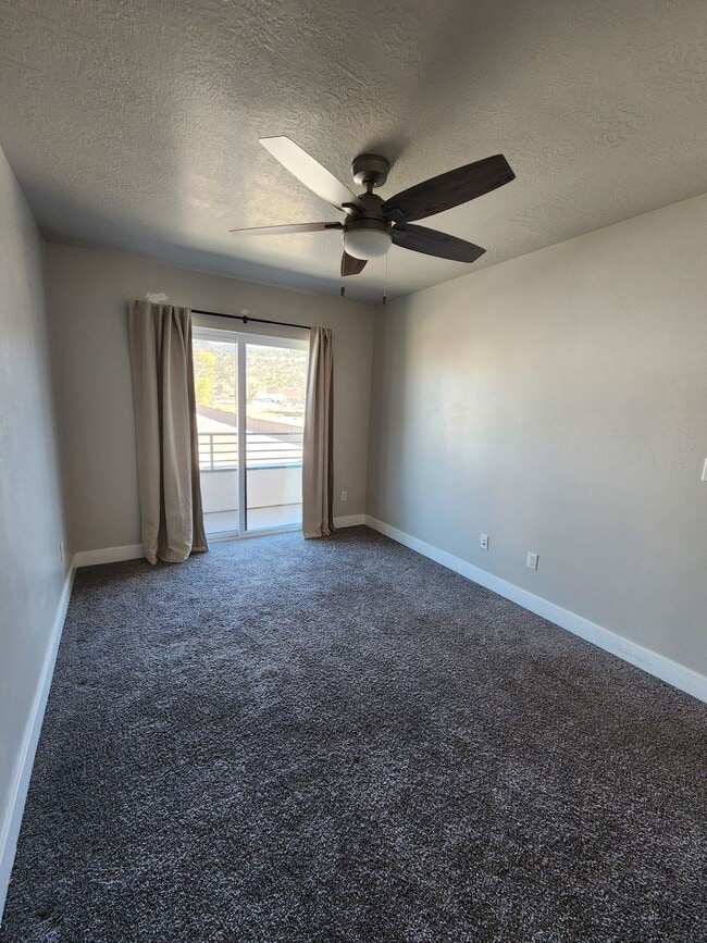Building Photo - Modern 3-Bedroom Home with Balcony for Ren...