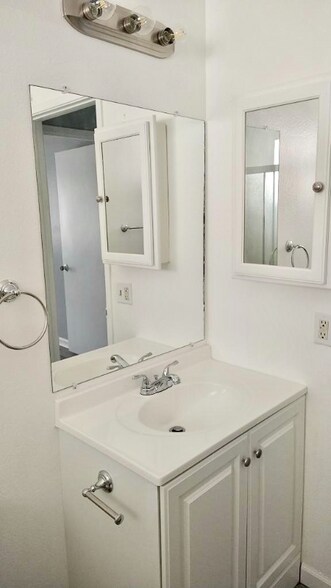 Building Photo - 3500 Rainbow Ln
