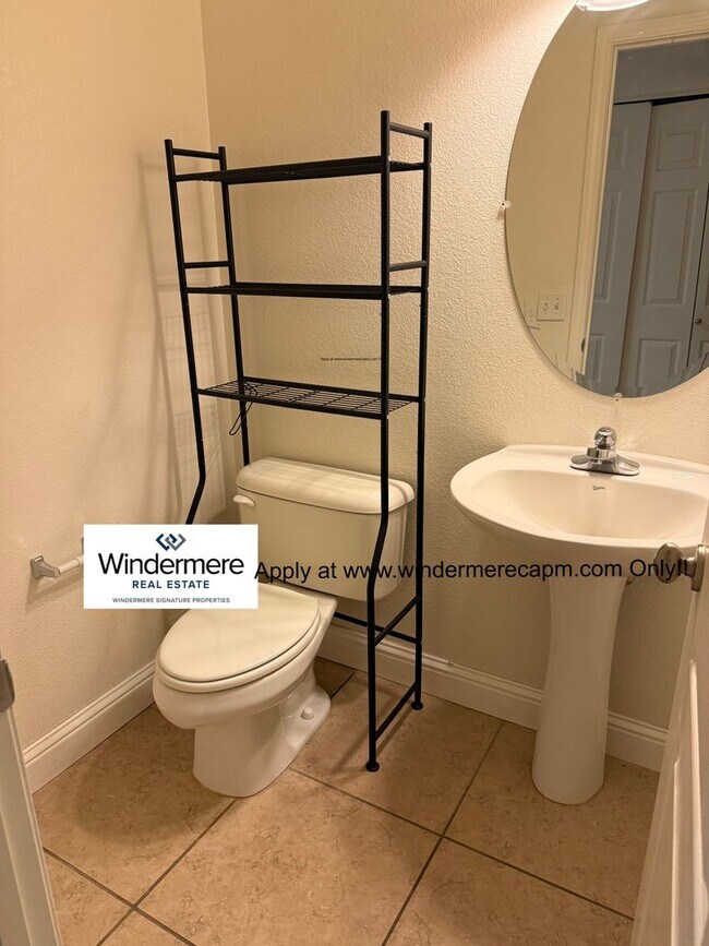 Building Photo - Hampton Village Beauty, A Very Desired Floor Plan!