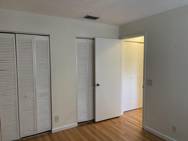 Building Photo - 6508 Via Regina