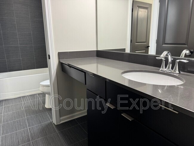 Building Photo - 920 Grove Valley Dr