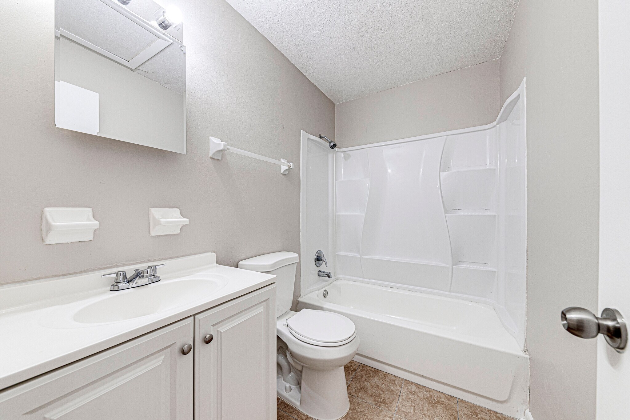 Building Photo - 415 NE 11th Ave