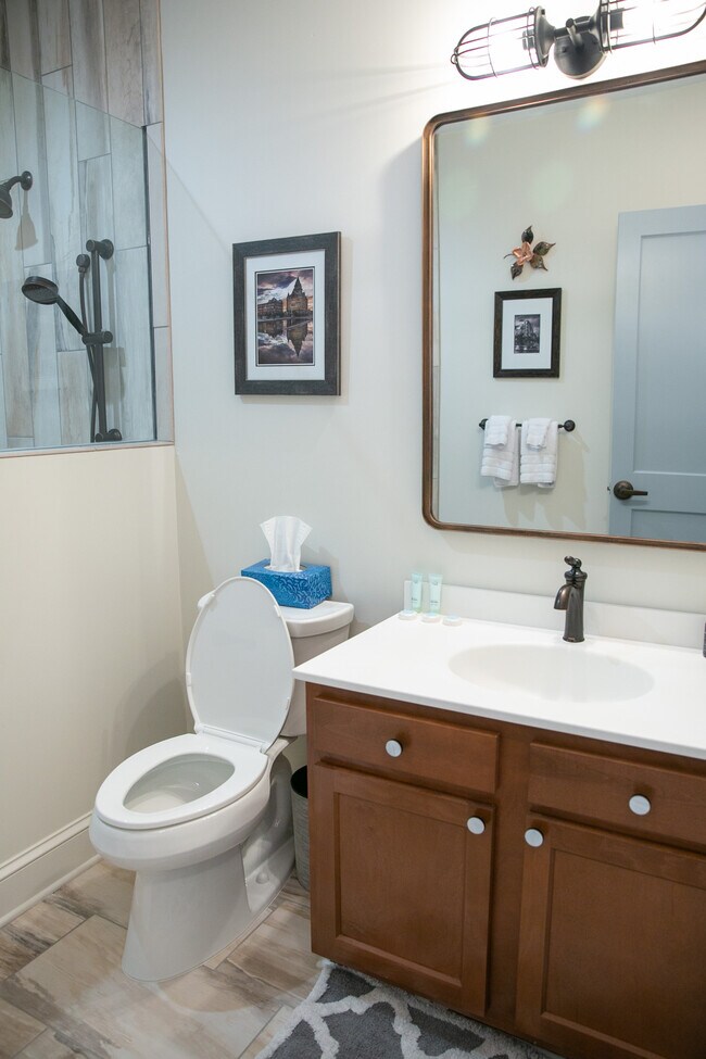 Full Bath - 121 E Water St