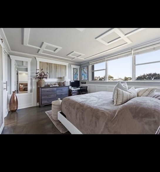 Building Photo - 7465 Bay Island Dr S