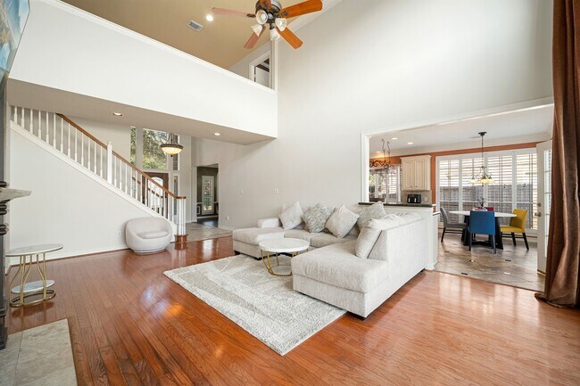 Building Photo - 5007 Cambridge St