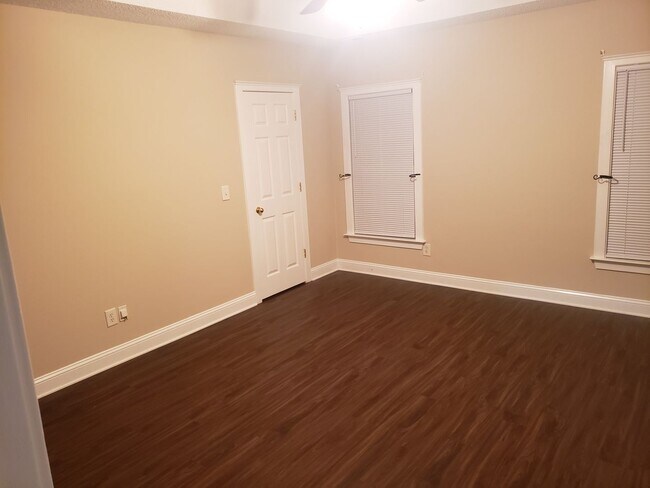 Building Photo - Charming 3 bed 2.5 bath Home in Huntersville!
