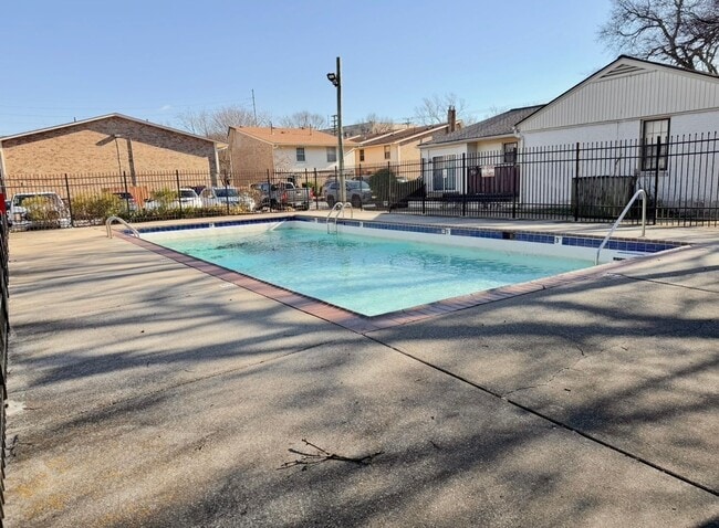 Building Photo - Walkable Green Hills Condo- 2 Bed 1.5 Bath $2000/mo