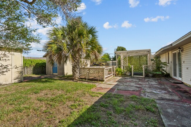 Building Photo - Great 3 Bedroom close to the Beach!